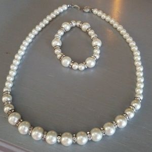 Pearl Necklace and Bracelet set